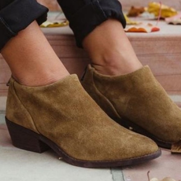Lucky Brand’s 100% Leather Brown Tan Ankle Bootie - Picture 1 of 8